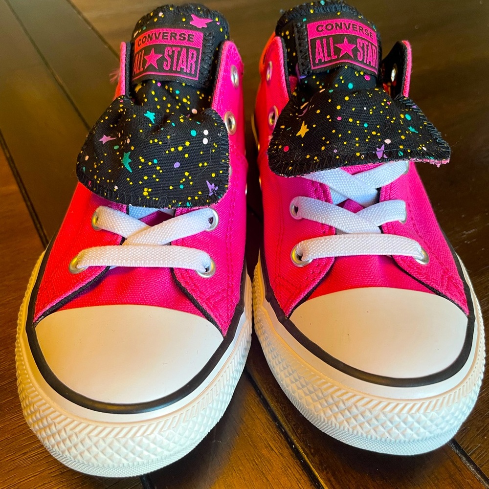Girls converse NEW size 2